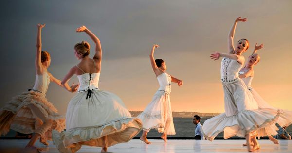 Hanzi of the day! 舞 and 無